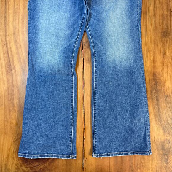 American Eagle Outfitters Curvy High-Rise Skinny Kick Jeans - Picture 2 of 8